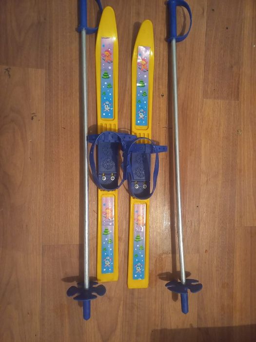 Детские пластиковые лыжи!!!