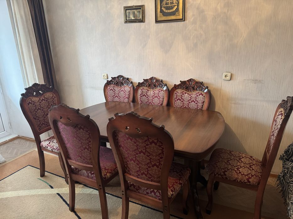 Стол со стульями