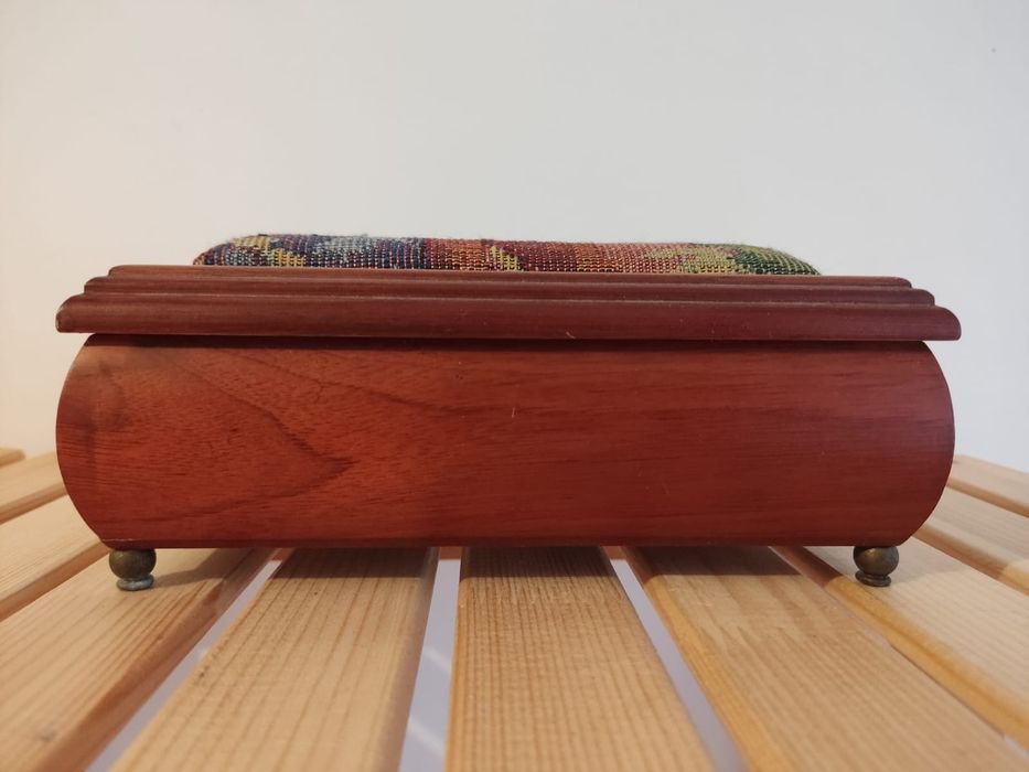 Шкатулка. Дерево. Гобелен.