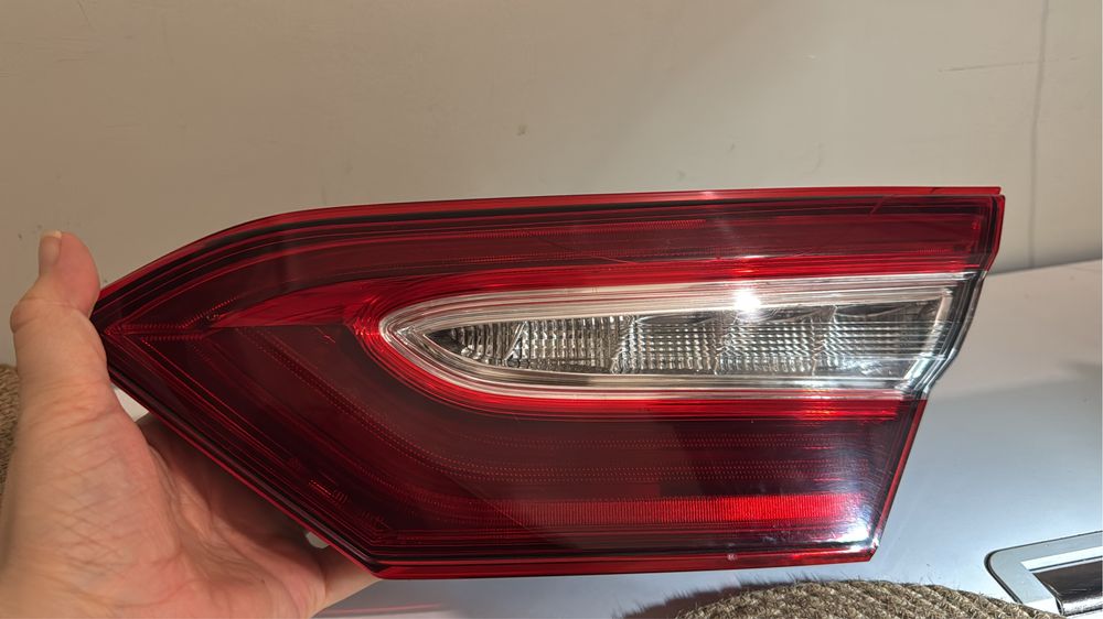 Фонарь Тойота камри 75 2021 года