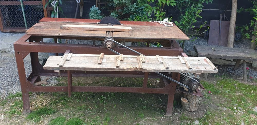 Vând mașină tâmplărie