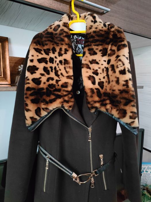 Palton de toamna/iarna cu guler din blana