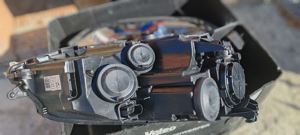 Set Faruri Noi Originale VW Golf 7 (2012-2017) Halogen Valeo – Stânga + Dreapta