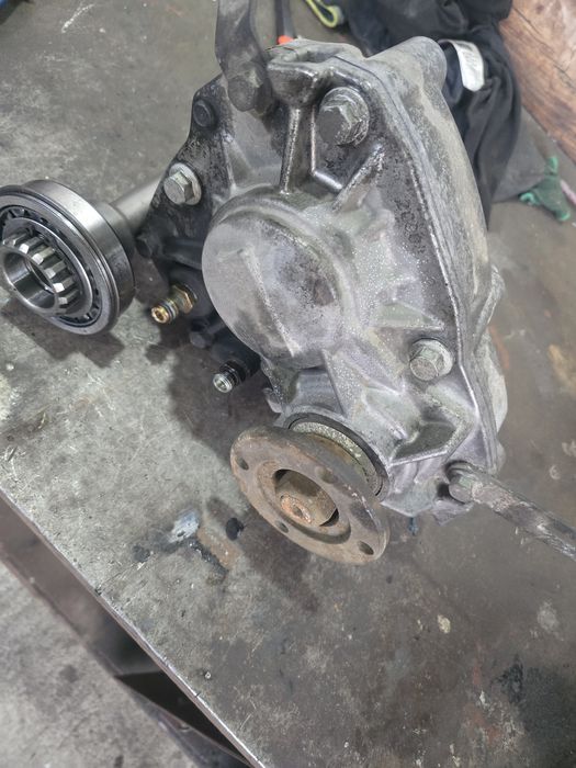 Vând priza si cuplaj volvo pentru compresor silo