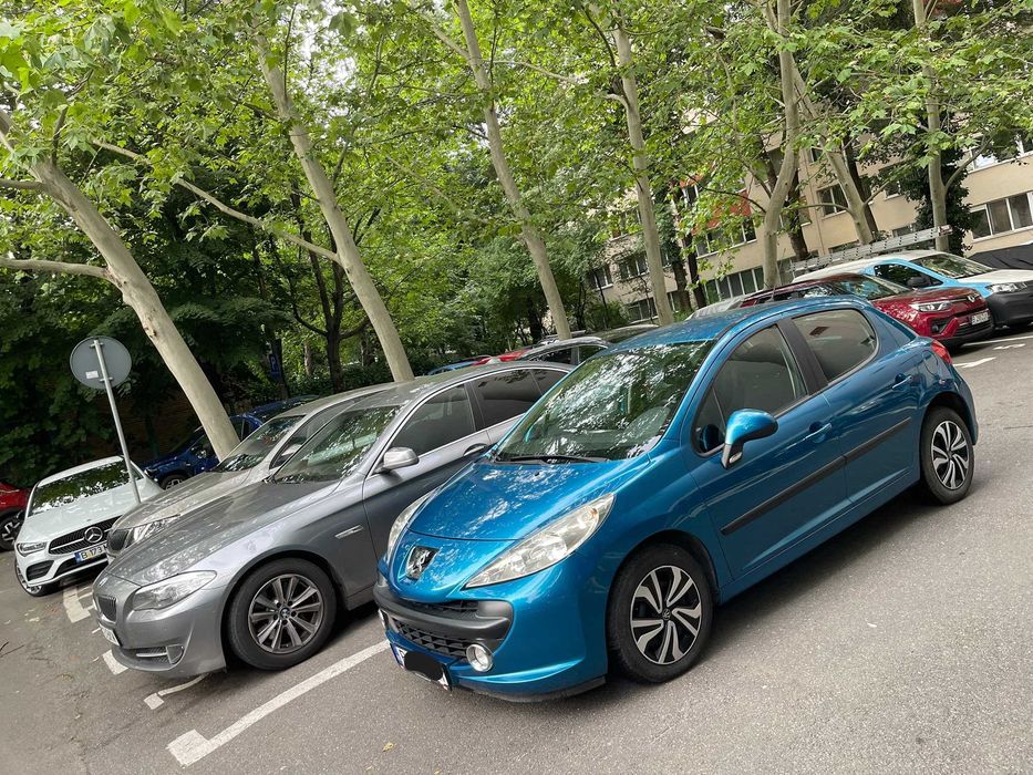 PEUGEOT 208 2009