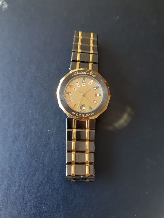 Златен часовник Corum