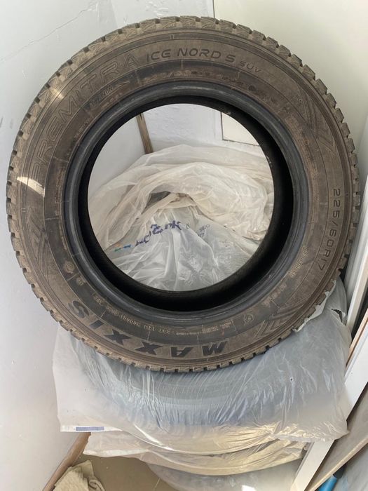 Продается зимние шины 4 шт от Maxxis R17