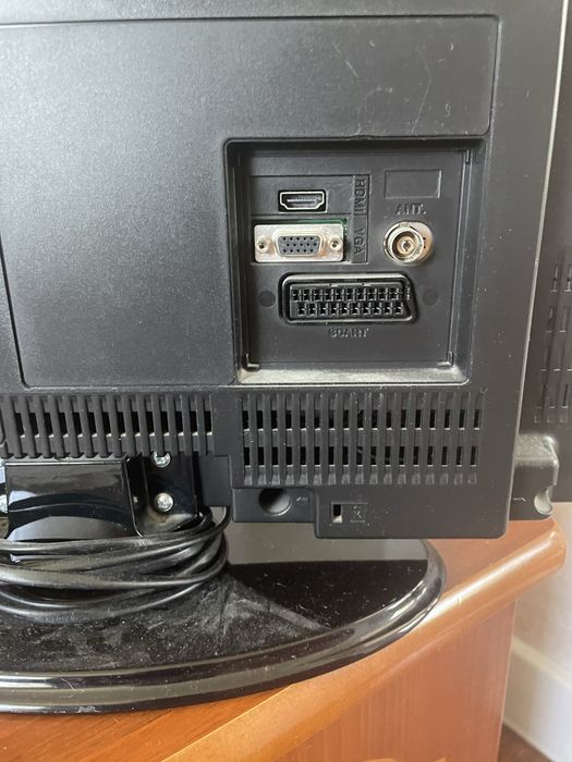 продам телевизор все работает цена 25000