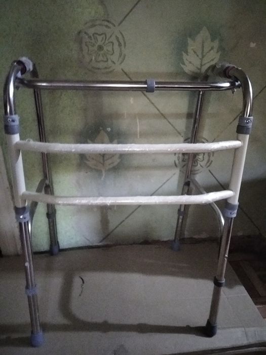 Ходунки шагающие,новые для вашего комфортаые