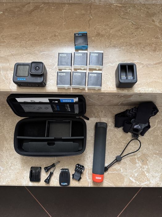Vand pachet GO Pro 11 Black - 7 baterii IMPECABIL