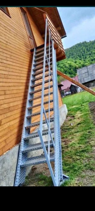 Scari zincate pe comanda