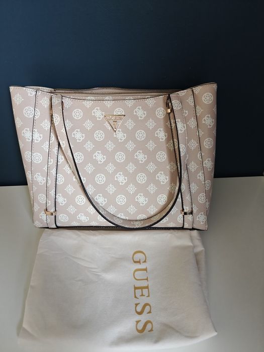 Дамска чанта Guess