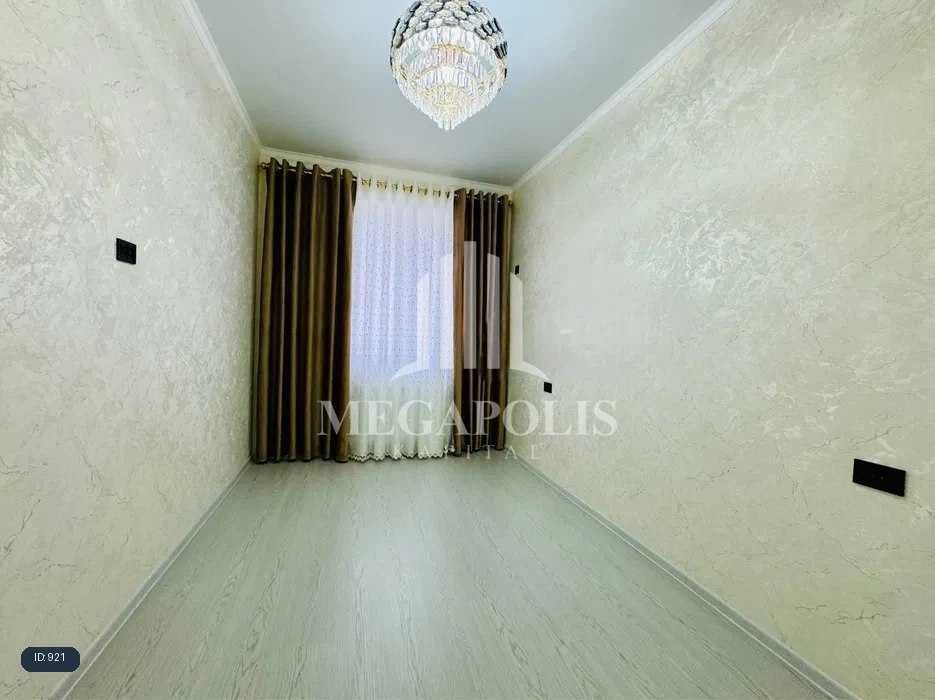 BUXORO, SHARQ 1DA ARZON NARXDA 2 xonali kvartira sotiladi.№921