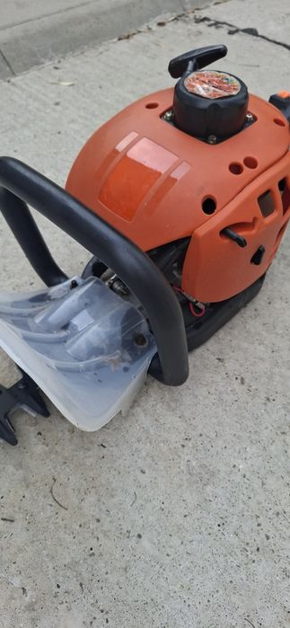 Mașina de tuns gard viu