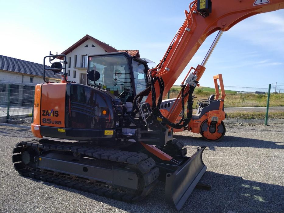 Excavator HITACHI 85 USB