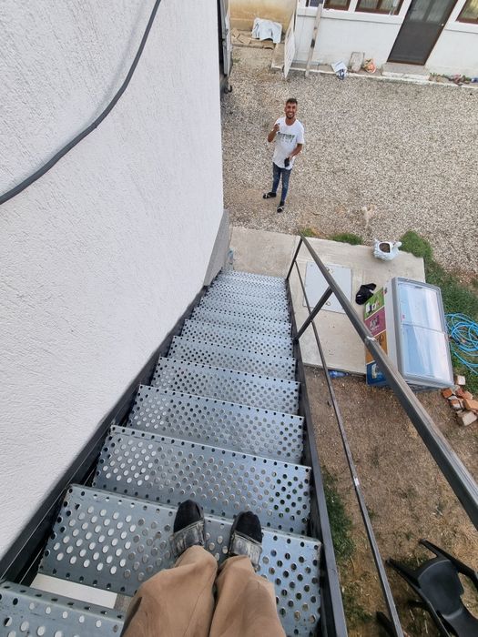 scări metalice  de exterior