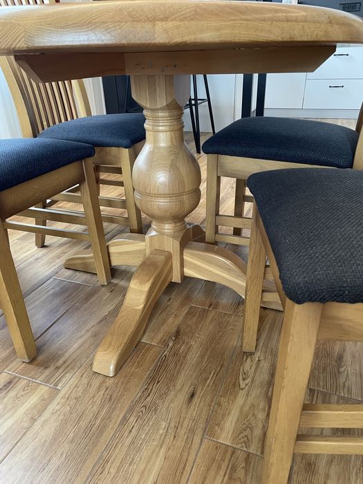 Дъбова маса с 4 стола