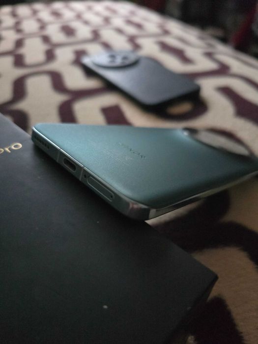 Honor Magic 5 Pro 512 cu 12 GB ram Snapdragon 8 Gen 2