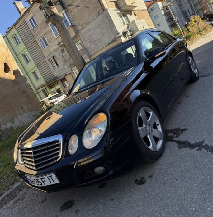 Vând Mercedes-Benz E class