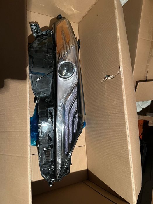 Продам Фар  camry 70