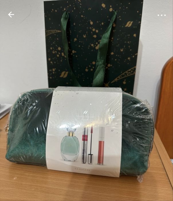 Farmasi Set compus din 4 piese