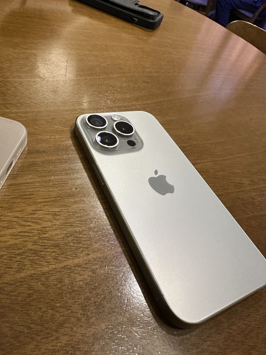 Продаю Iphone 15 pro