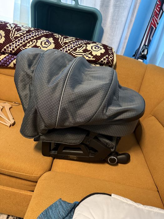 Carucior cu scoica cu prindere ISOFIX