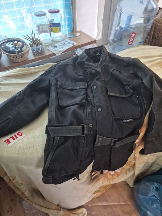 Geaca si pantaloni motocicleta din material textil cu insertii piele si protectie marime M