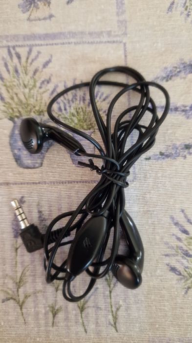 Vând casti audio cu fir