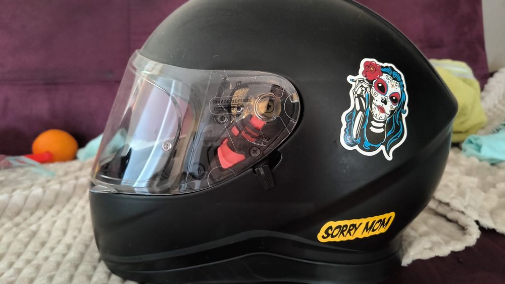 Vând cască MT Helmet Thunder 3