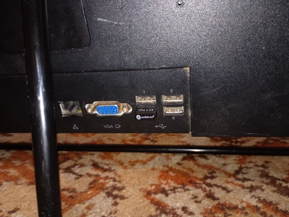 Dau și eu acest PC la vânzare cu Windows 10 pro  12 rami instalați