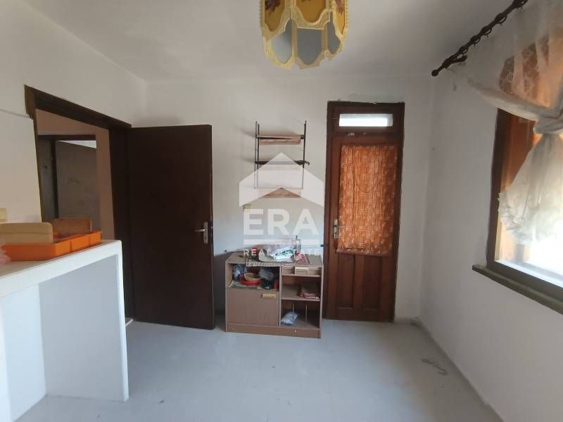 ЕКСКЛУЗИВНО! Многостаен апартамент в ЖСК с три отделни спални, голямо