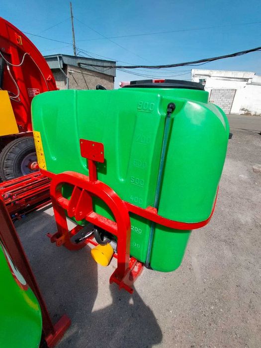 Навесной опрыскиватель 800л Польский