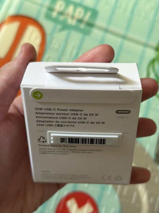 Новый адаптер  от Apple 20W