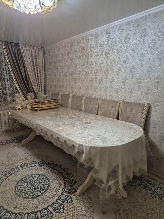 Стол со стульями