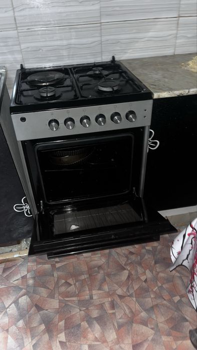 Газовая плита 4 конфорочная  б/у