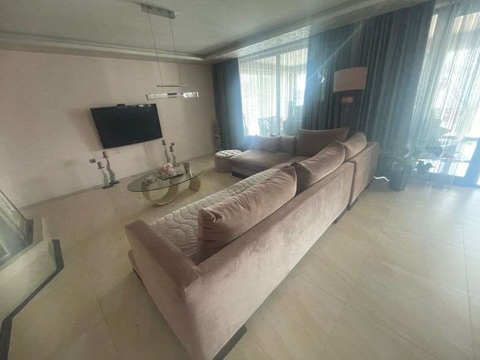 Ъглов диван с лежанка