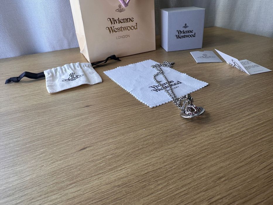 Colier Vivienne Westwood ”world’s end orb”, bilă roz + argintiu mic