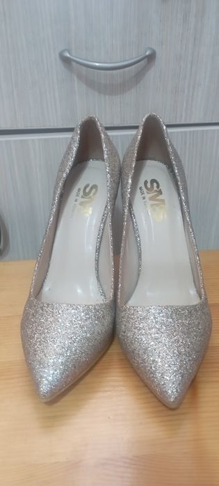 Туфли новые 37 размер.