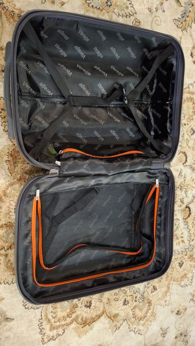 Чемодан дорожный