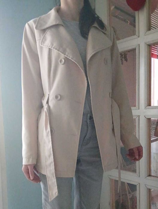 Дамско бежово палто - елегантно и стилно