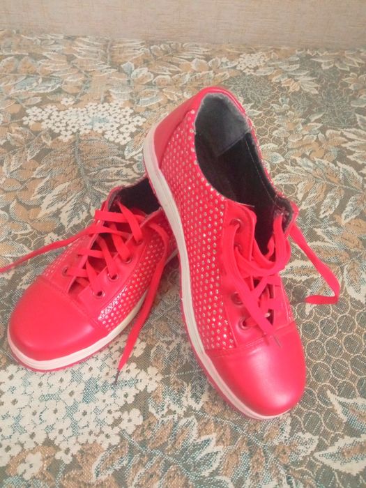 Продаются кроссовки