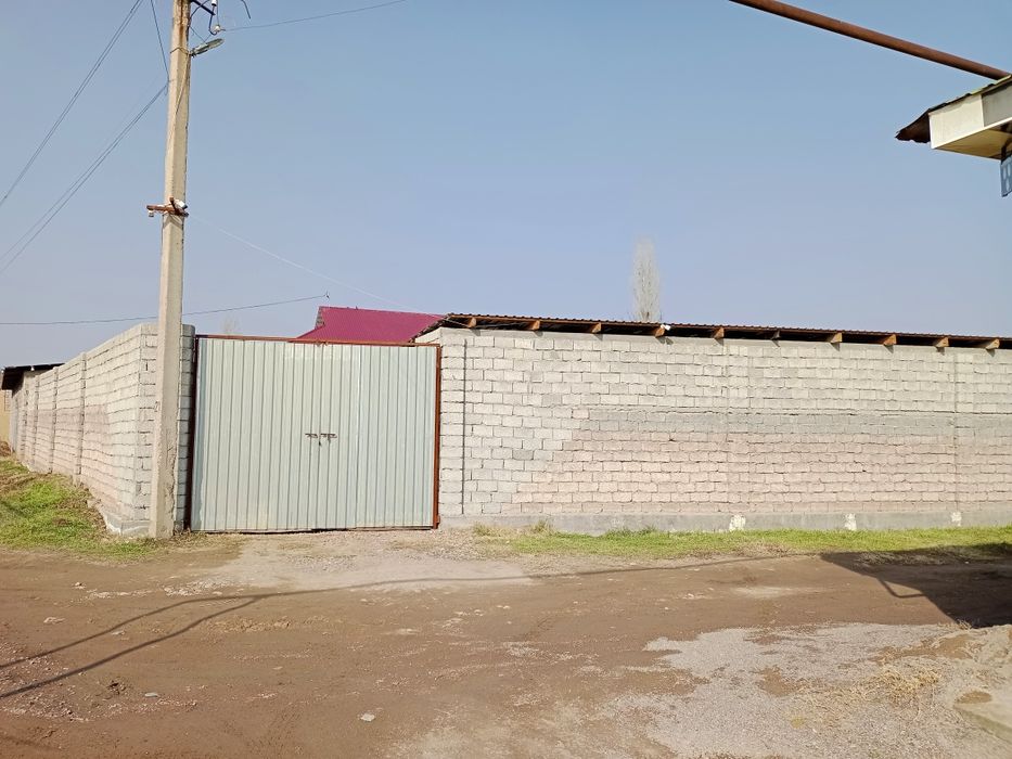 Корасувда сув буйида 14 сот.  участка сотилади.