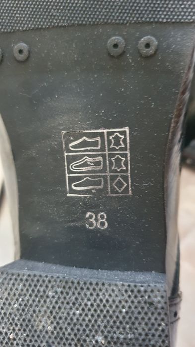 Обувки от естествена кожа - лак