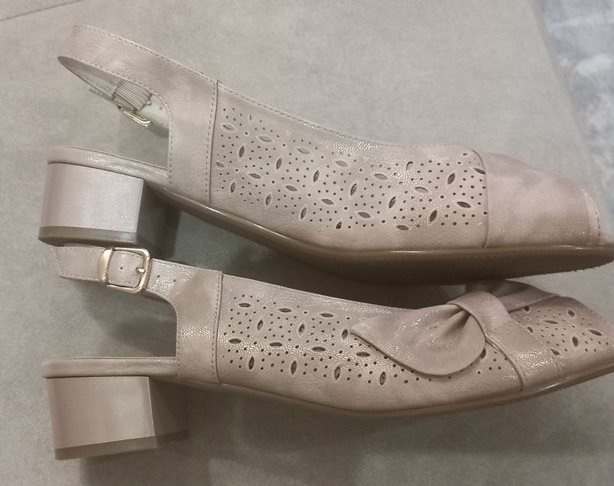 Босоножки летние 40р