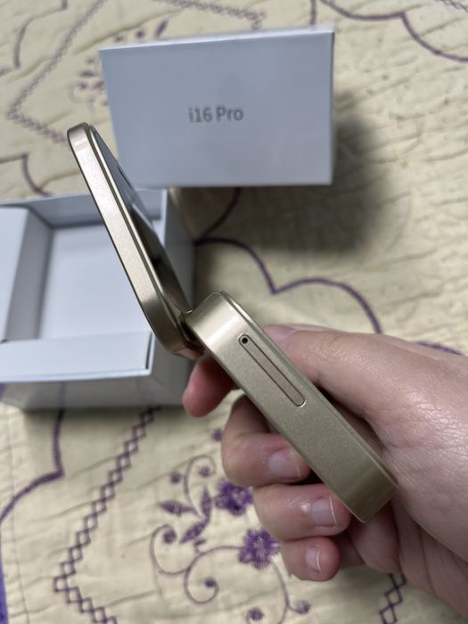 Мини телефон i16 pro с интернет 2G (с отделна карта)