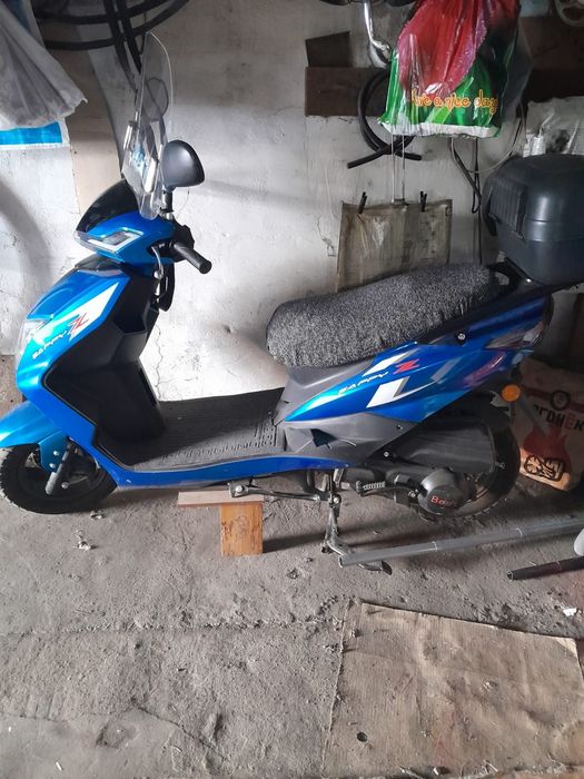 Продам скутер по запчастям