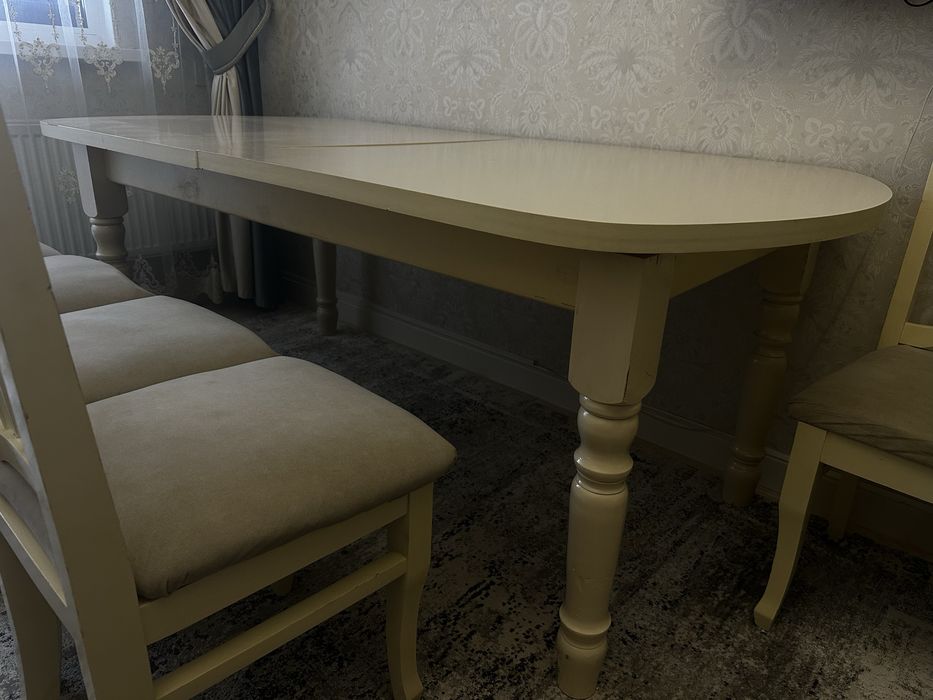 Стол со стульями