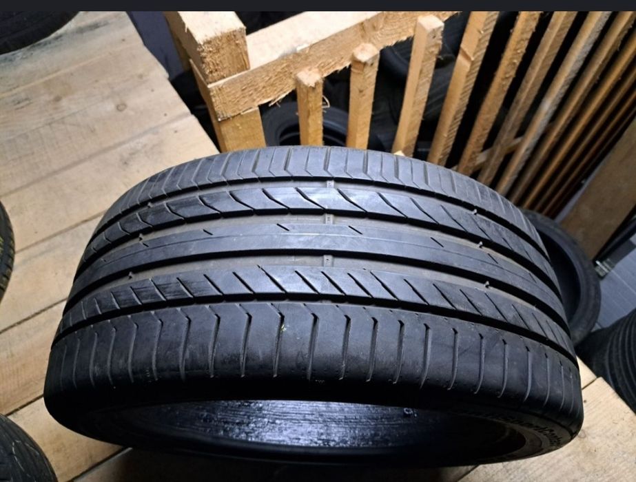 Anvelope desperecheate 285/35 R20 Pirelli și 255/40 R20 Continental