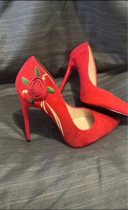 Pantofi stiletto